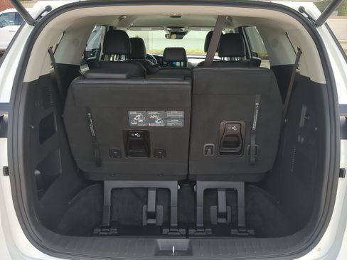 Used 2023 Kia Carnival EX FWD image 11