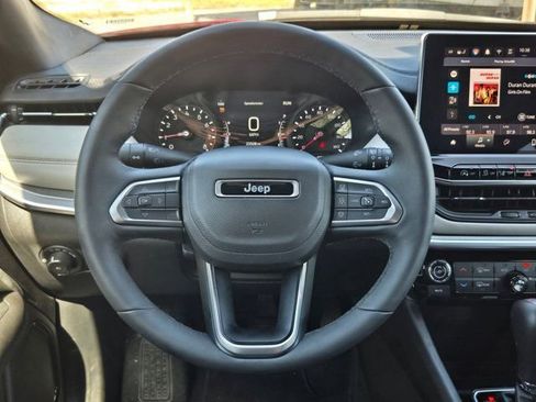 Used 2025 Jeep Compass Limited image 22