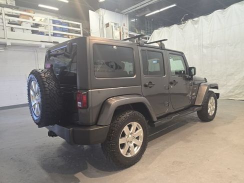 Used 2018 Jeep Wrangler Unlimited Sahara w/ Dual Top Group AWD/4WD image 7