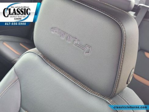 Used 2025 GMC Sierra 2500 AT4 w/ Technology Package AWD/4WD image 16