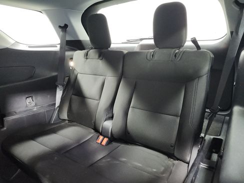 Used 2021 Ford Explorer XLT RWD image 12
