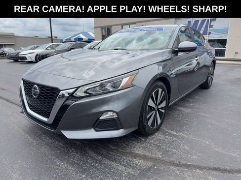 Used 2021 Nissan Altima 2.5 SV FWD image 1