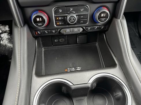 Used 2023 Chevrolet Suburban Premier image 17