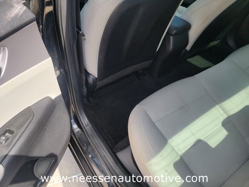 Used 2023 Kia Forte LXS w/ LXS Technology Package image 13