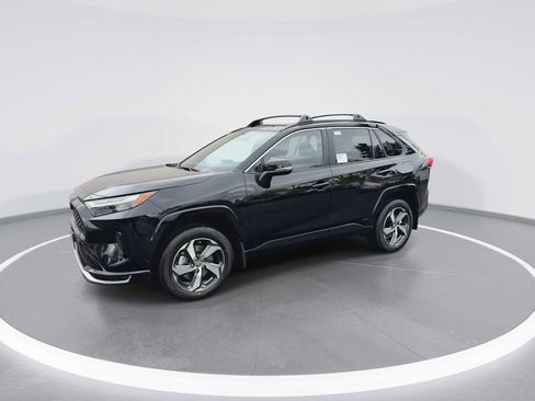 New 2025 Toyota RAV4 SE image 4