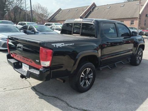 Used 2016 Toyota Tacoma TRD Sport w/ Towing Package image 5