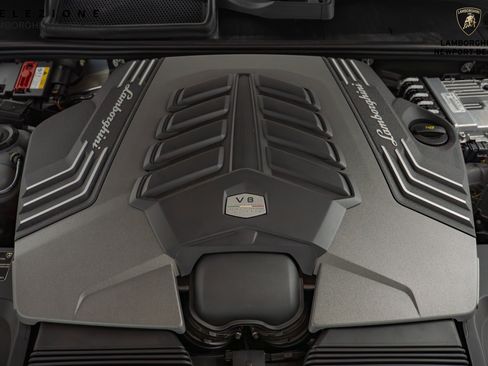 Used 2022 Lamborghini Urus image 10