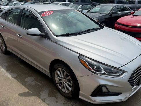 Used 2018 Hyundai Sonata SE FWD image 2