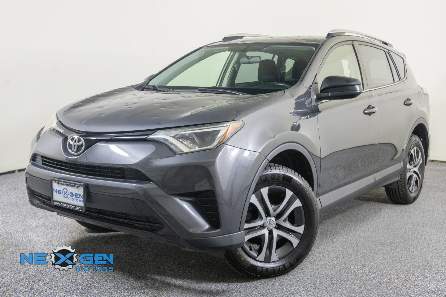 Used 2016 Toyota RAV4 LE FWD image 4