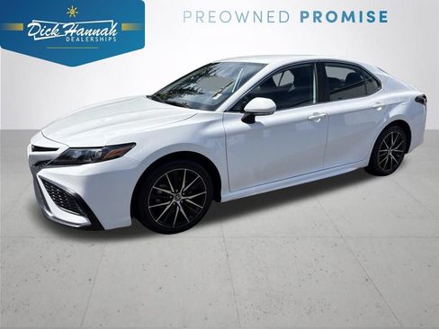 Used 2024 Toyota Camry SE FWD image 1
