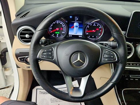Used 2018 Mercedes-Benz GLC 300 4MATIC w/ Premium Package image 12
