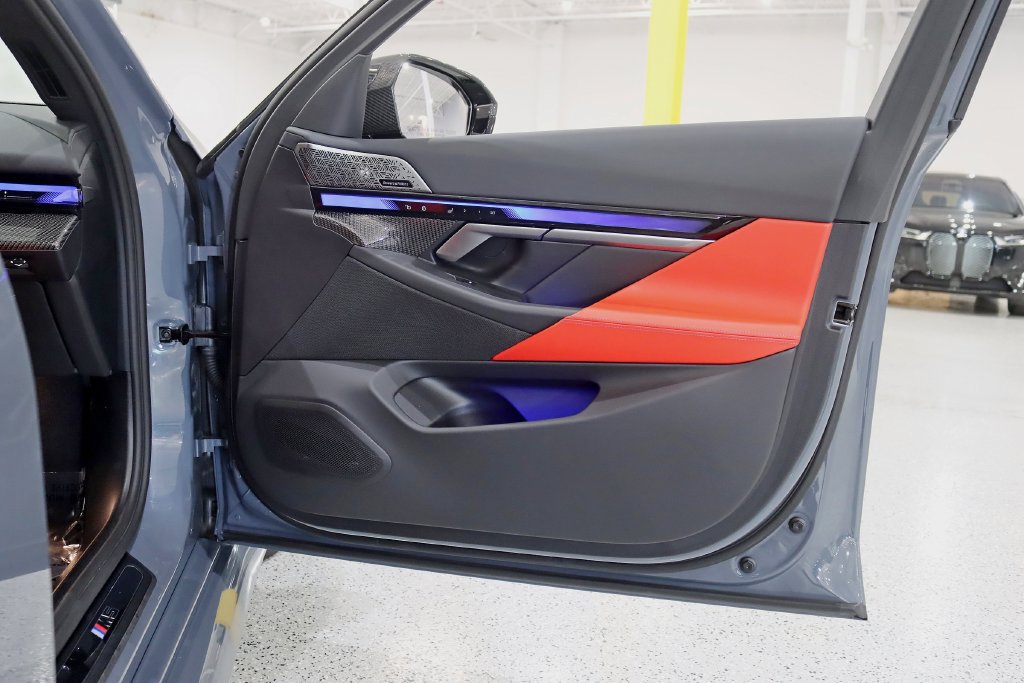 Used 2025 BMW M5 w/ Carbon Package AWD/4WD image 43
