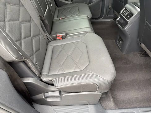 Used 2024 Volkswagen Atlas Cross Sport SE FWD image 32