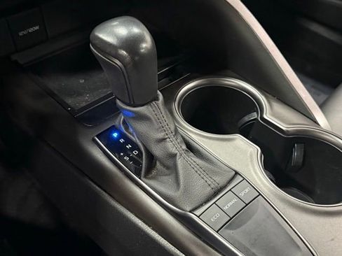 Used 2022 Toyota Camry SE w/ Cold Weather Package image 29