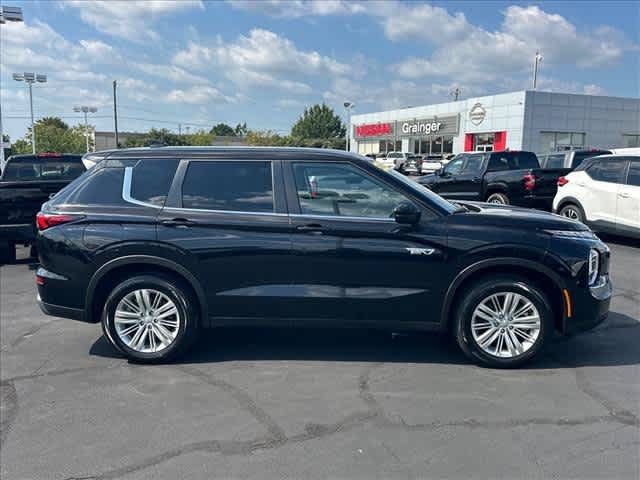 Used 2025 Mitsubishi Outlander ES AWD/4WD image 2
