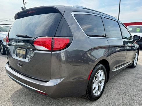 Used 2017 Chrysler Pacifica Touring-L Plus w/ Advanced Safetytec Group FWD image 9