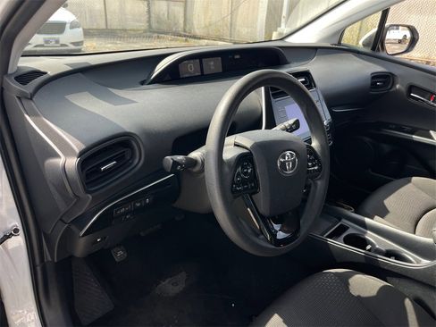 Used 2022 Toyota Prius LE image 9