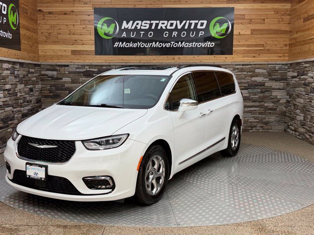 Used 2022 Chrysler Pacifica Limited FWD image 4
