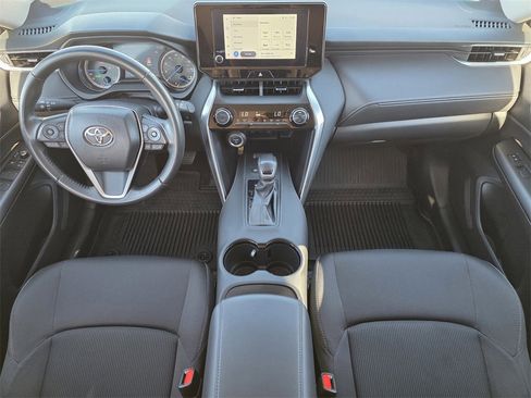 Used 2024 Toyota Venza LE image 18
