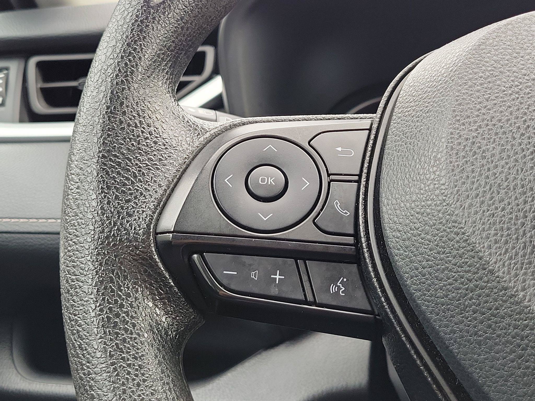 Used 2025 Toyota RAV4 XLE FWD image 11
