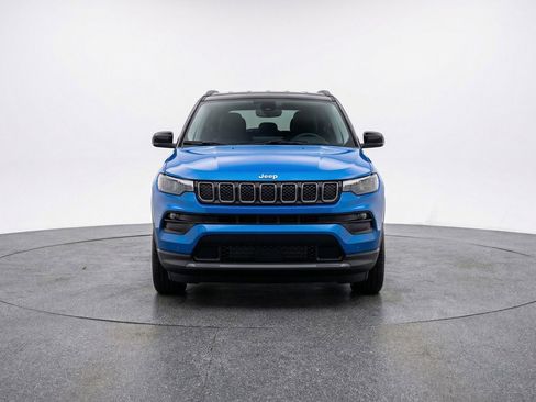 Used 2025 Jeep Compass Limited AWD/4WD image 2