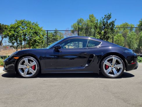 Certified 2025 Porsche 718 Cayman GTS RWD image 2