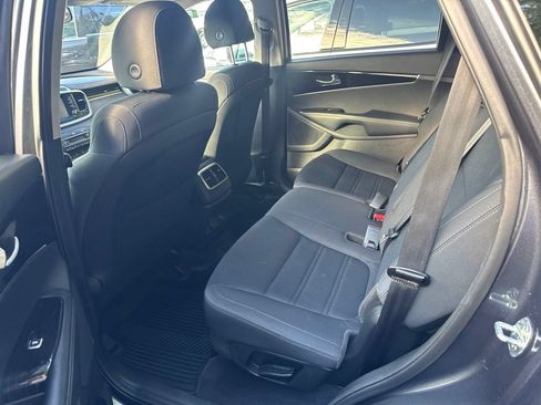 Used 2020 Kia Sorento S FWD image 14