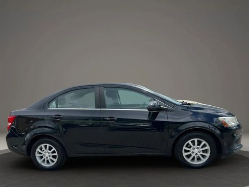 Used 2017 Chevrolet Sonic LT w/ Convenience Package FWD image 4