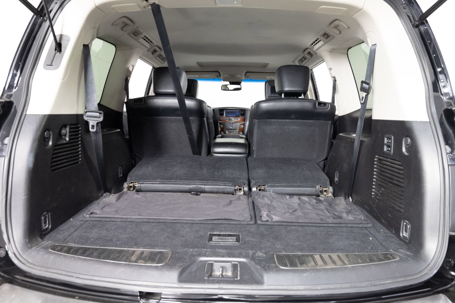 Used 2016 INFINITI QX80 4WD w/ Deluxe Technology Package image 23