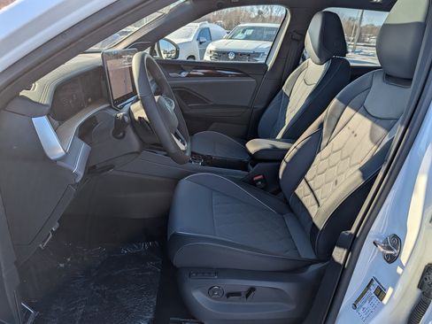 New 2026 Volkswagen Tiguan SEL R-Line image 4