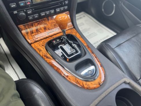 Used 2006 Jaguar XJ8 image 35