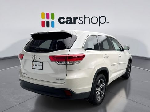 Used 2017 Toyota Highlander Plus AWD/4WD image 5