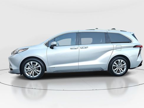 Certified 2021 Toyota Sienna Platinum image 8