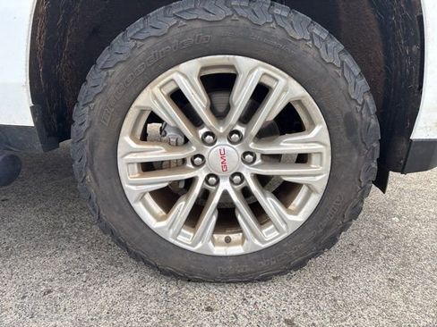 Used 2023 GMC Yukon XL SLT w/ SLT Luxury Package image 13