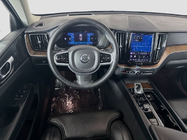Used 2023 Volvo XC60 B5 Ultimate w/ Protection Package Premier FWD image 16