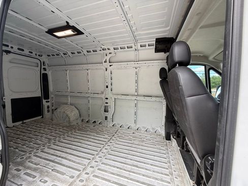 Used 2025 RAM ProMaster 2500 w/ Convenience Group FWD image 15
