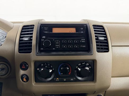 Used 2005 Nissan Frontier SE AWD/4WD image 26