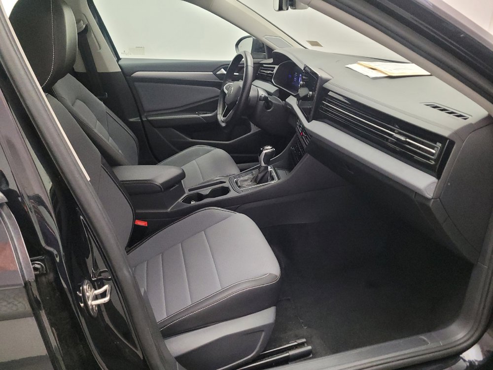 Used 2025 Volkswagen Jetta SE FWD image 21
