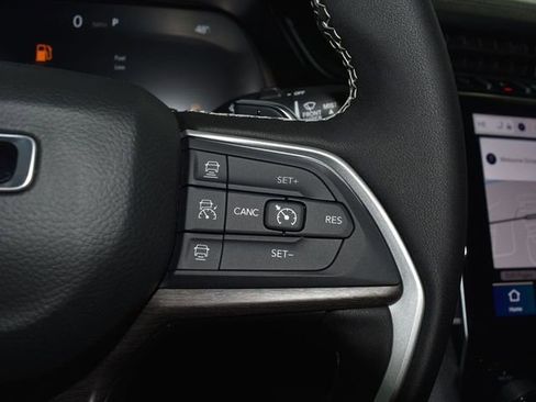 New 2025 Jeep Grand Cherokee Limited w/ Black Appearance Package image 18