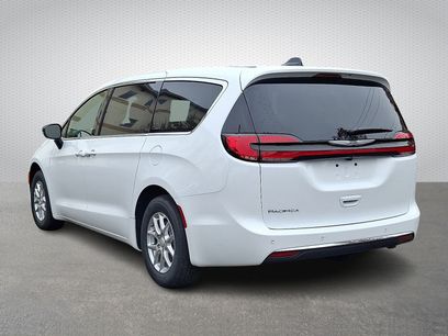 New 2026 Chrysler Pacifica Select