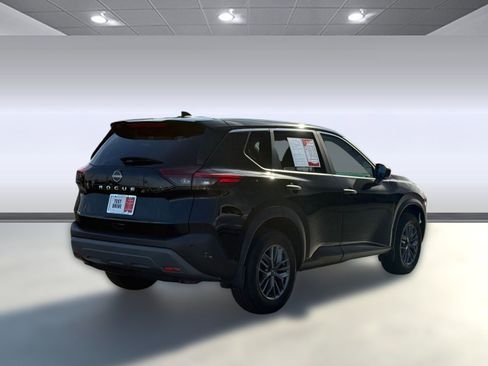 Used 2023 Nissan Rogue S image 8