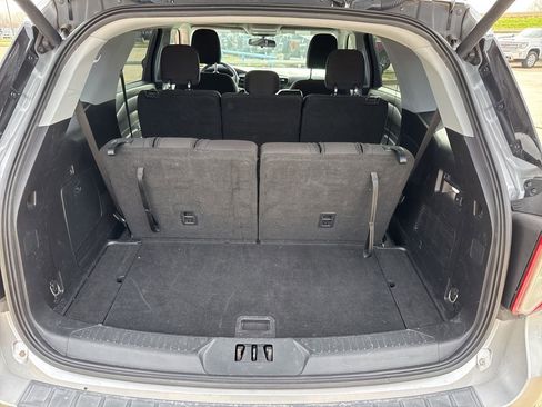 Used 2021 Ford Explorer XLT image 9