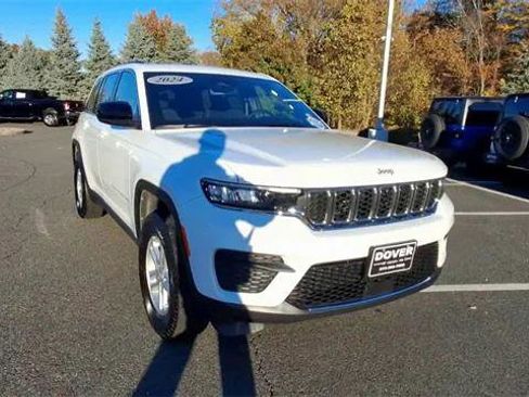 Certified 2024 Jeep Grand Cherokee Laredo w/ Trailer Tow Package image 2