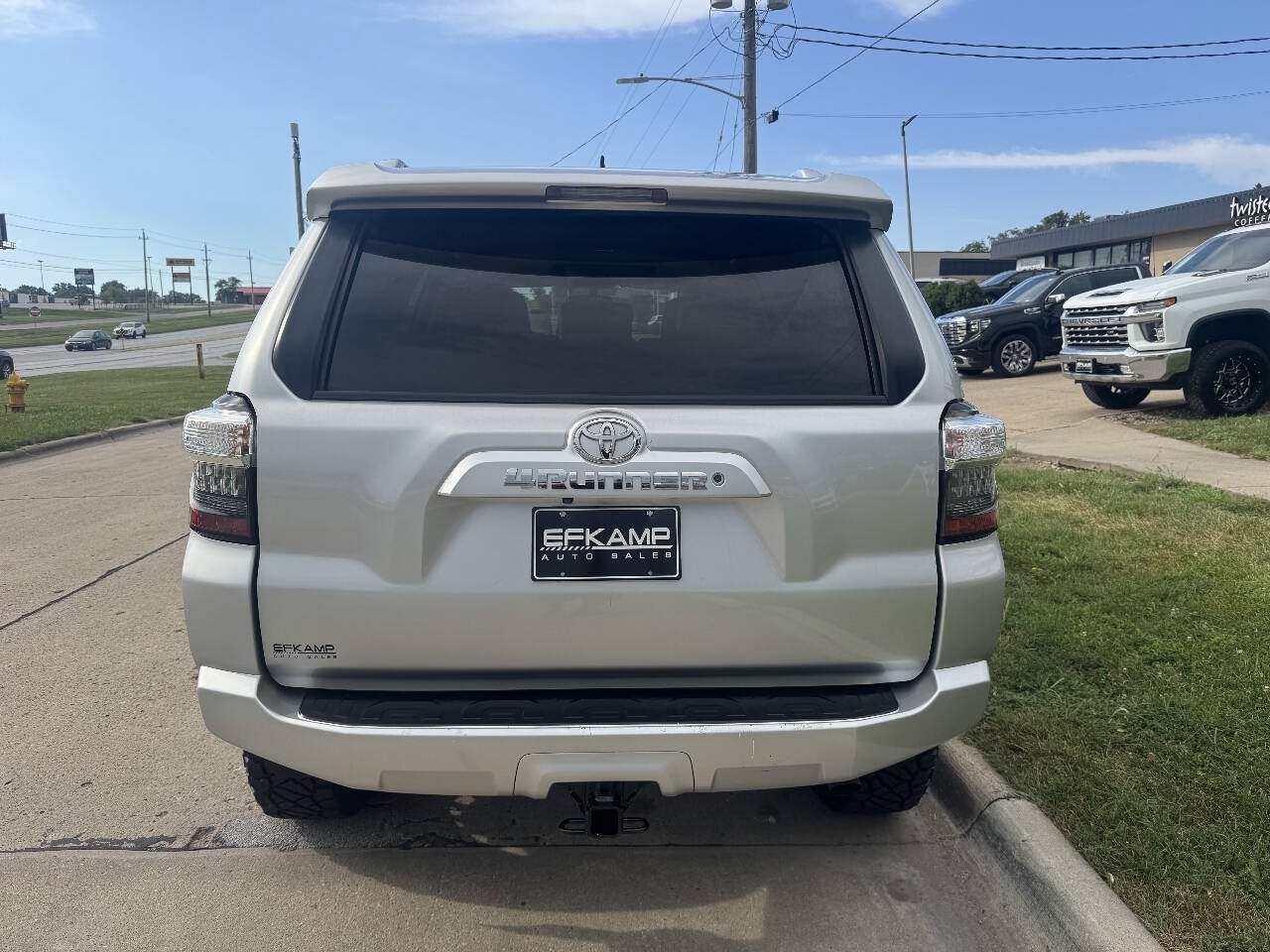 Used 2017 Toyota 4Runner SR5 Premium AWD/4WD image 4