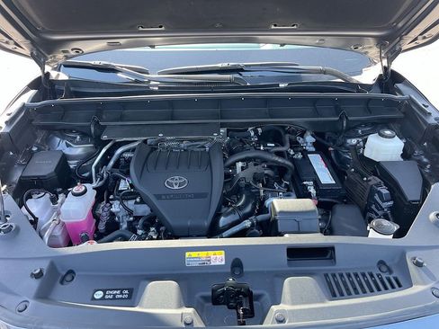 Used 2024 Toyota Highlander XLE FWD image 30
