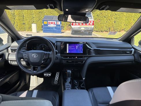 Used 2025 Toyota Camry SE image 15