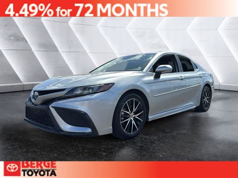 Certified 2022 Toyota Camry SE image 1