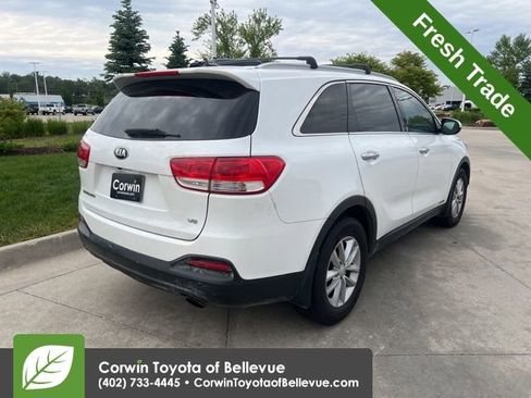 Used 2018 Kia Sorento LX AWD/4WD image 3