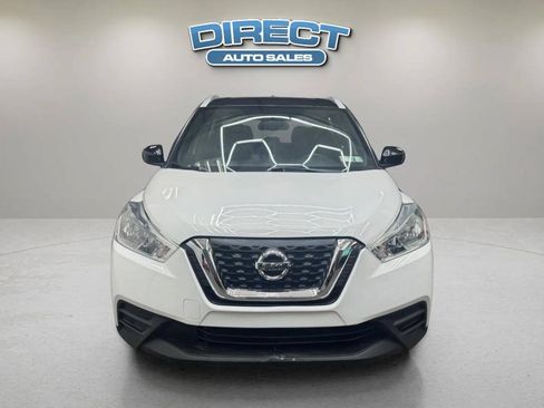 Used 2019 Nissan Kicks SV FWD image 2