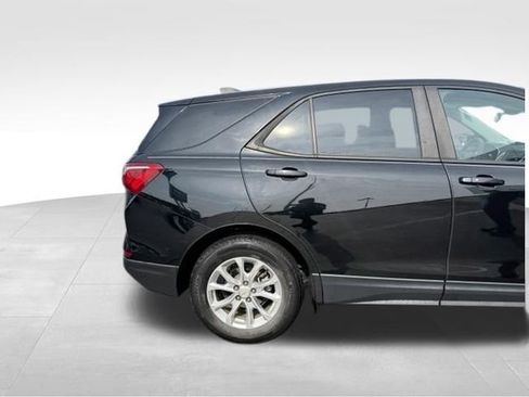 Certified 2020 Chevrolet Equinox LS w/ LS Convenience Package FWD image 4